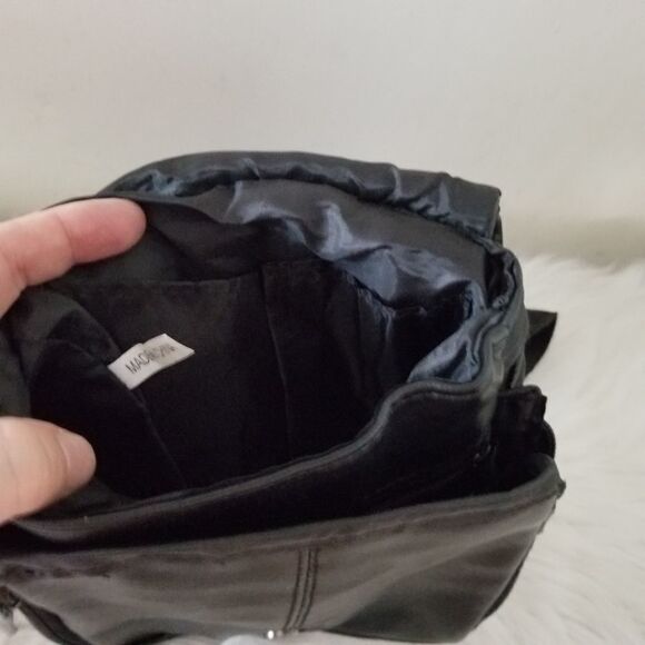 Buxton one shoulder backpack - Picture 4 of 6